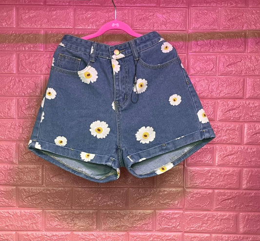 Shorts de mezclilla con flores